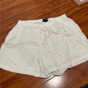 Tahari Women's White Cargo Shorts